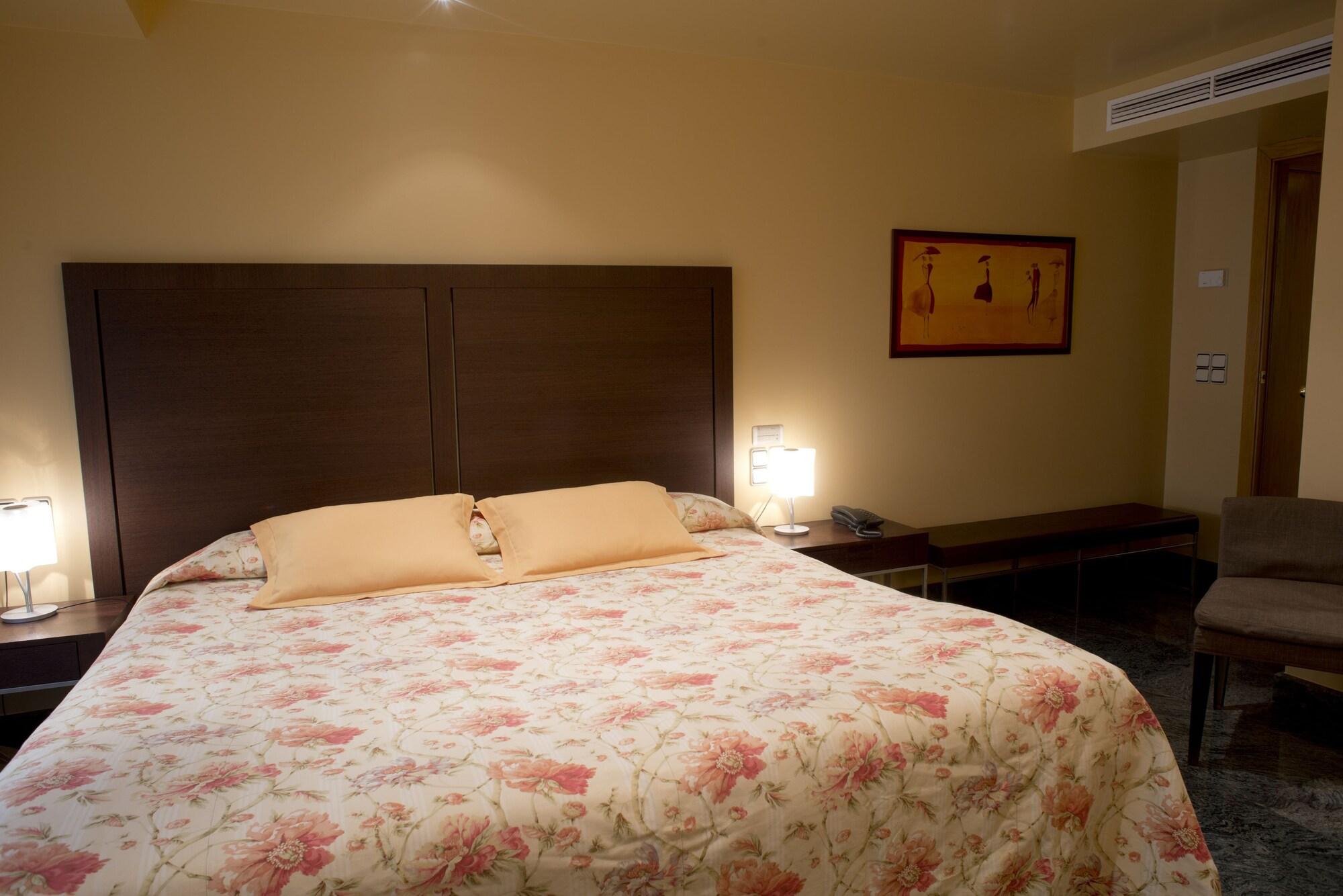A Casa Canut Hotel Gastronomic Les Escaldes Eksteriør billede A bedroom at the hotel