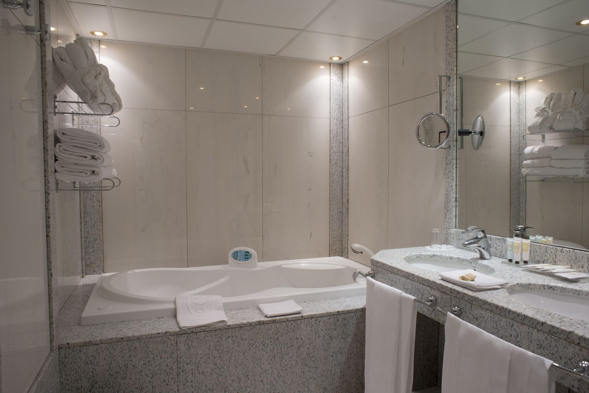 A Casa Canut Hotel Gastronomic Les Escaldes Eksteriør billede Bathroom