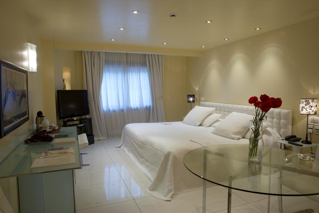 A Casa Canut Hotel Gastronomic Les Escaldes Eksteriør billede A bedroom