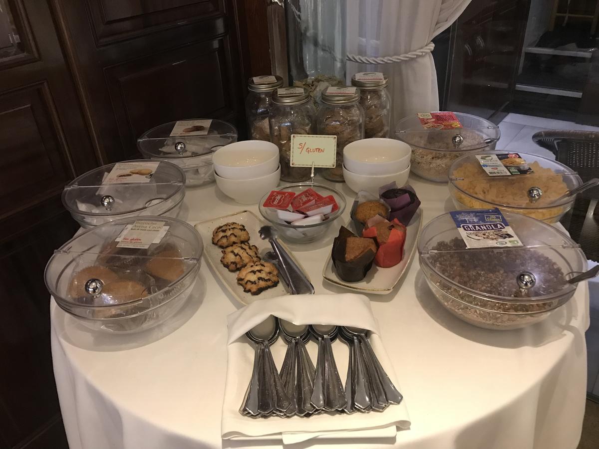 A Casa Canut Hotel Gastronomic Les Escaldes Eksteriør billede A typical afternoon tea