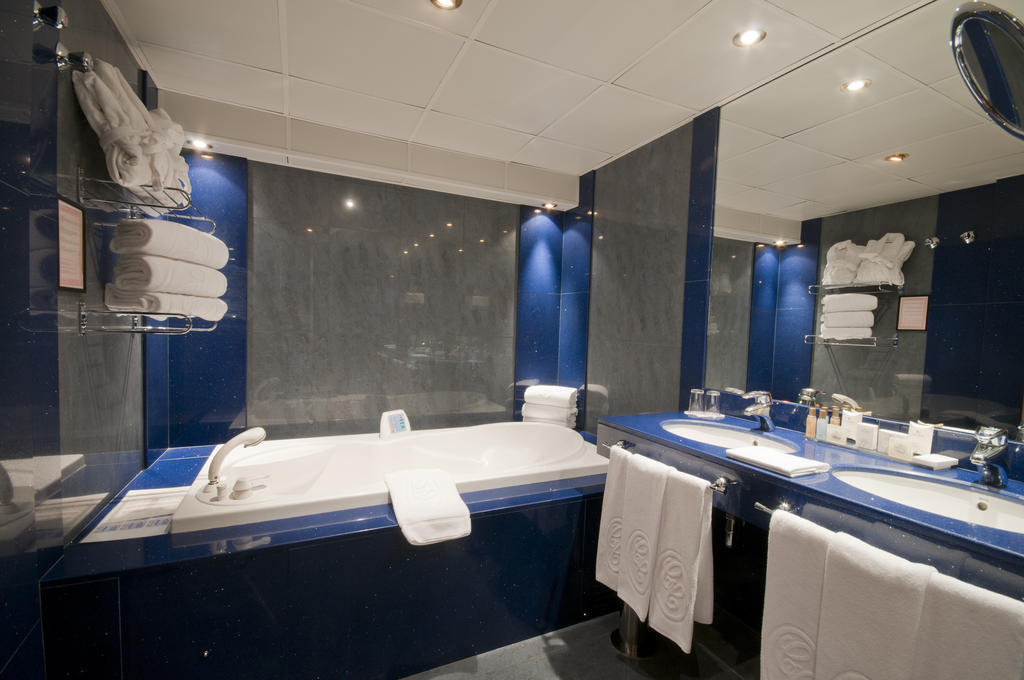 A Casa Canut Hotel Gastronomic Les Escaldes Eksteriør billede Bathroom