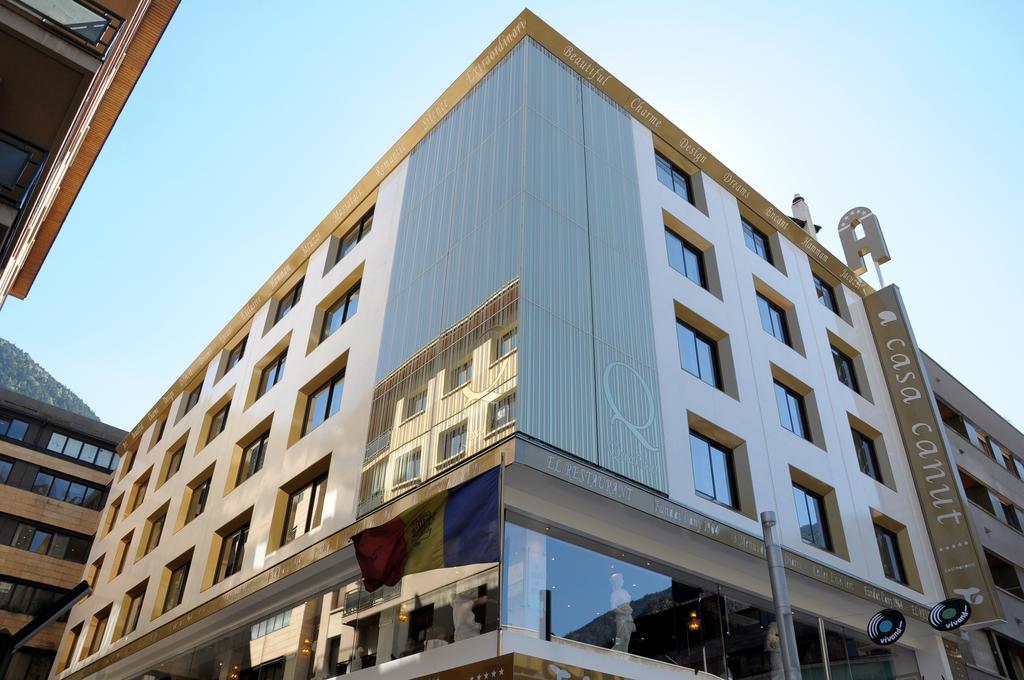 A Casa Canut Hotel Gastronomic Les Escaldes Eksteriør billede The new building of the University of Novi Sad